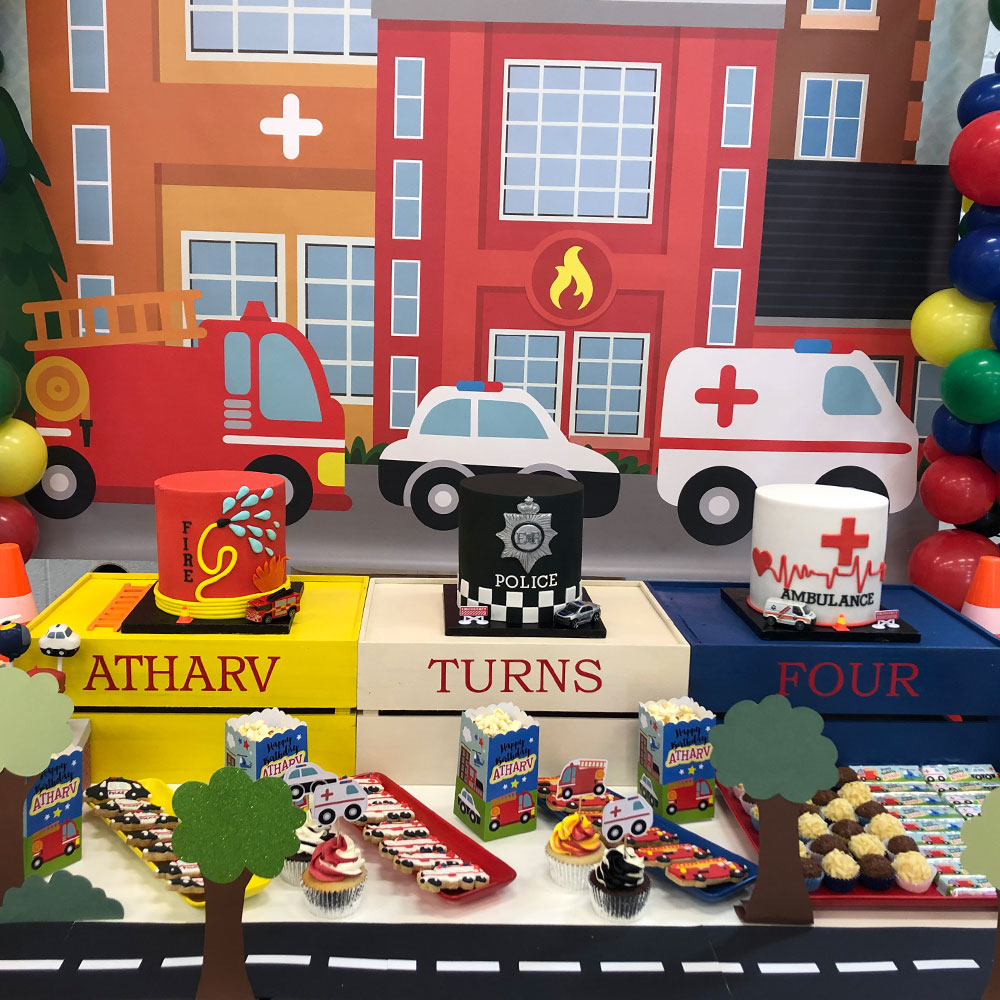 Transport party birthday cakes